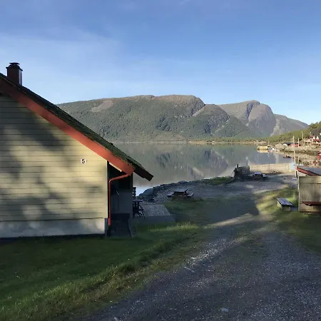 Seaside 3-bedroom House Holiday home Svelgen