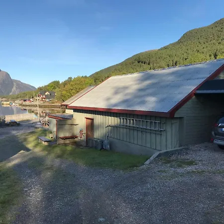 Seaside 3-bedroom House Svelgen