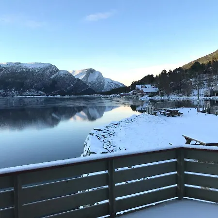 Сasa de vacaciones Seaside 3-bedroom House Svelgen