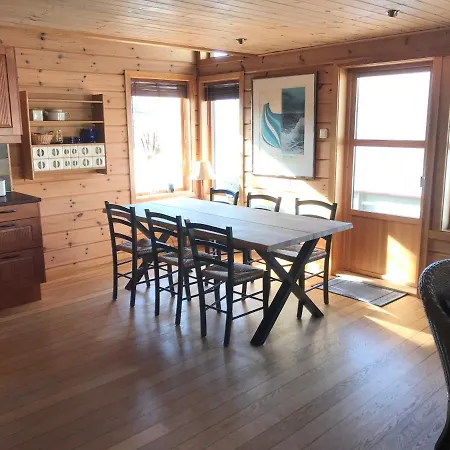 Seaside 3-bedroom House Сasa de vacaciones Svelgen